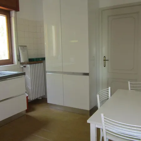 Vila Elisa *